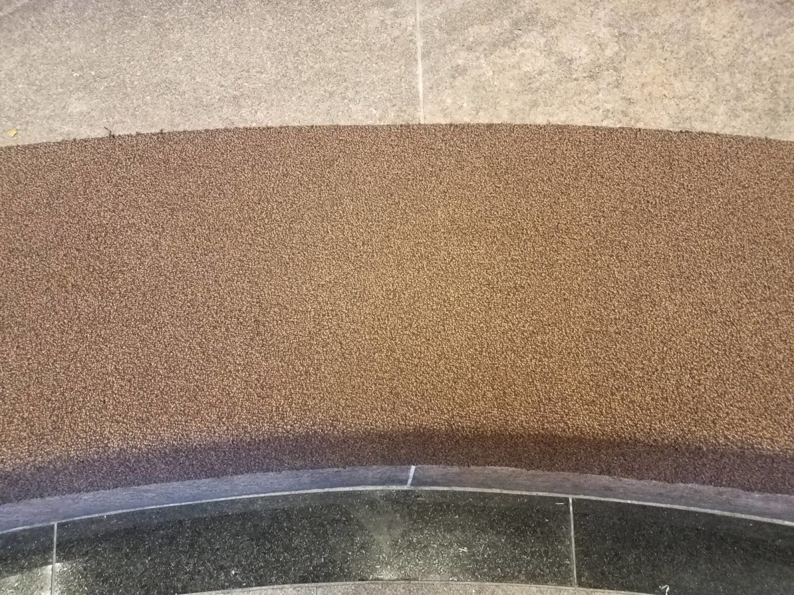 moquette de pierre en bordure