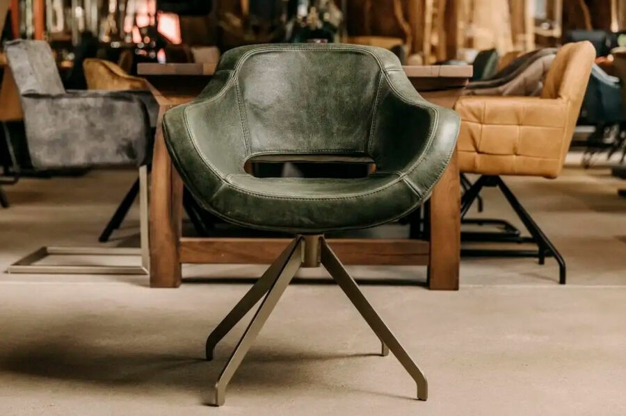 chaise pivotante en cuir