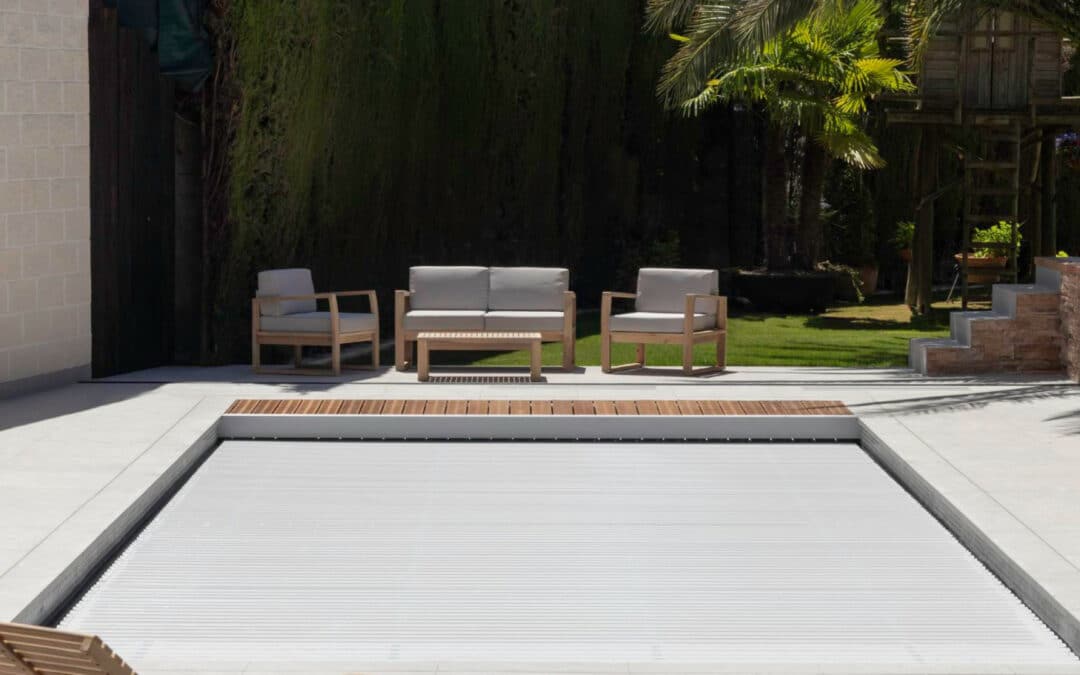 Volet roulant solaire pour piscine : combinez technologie durable et économies d’énergie