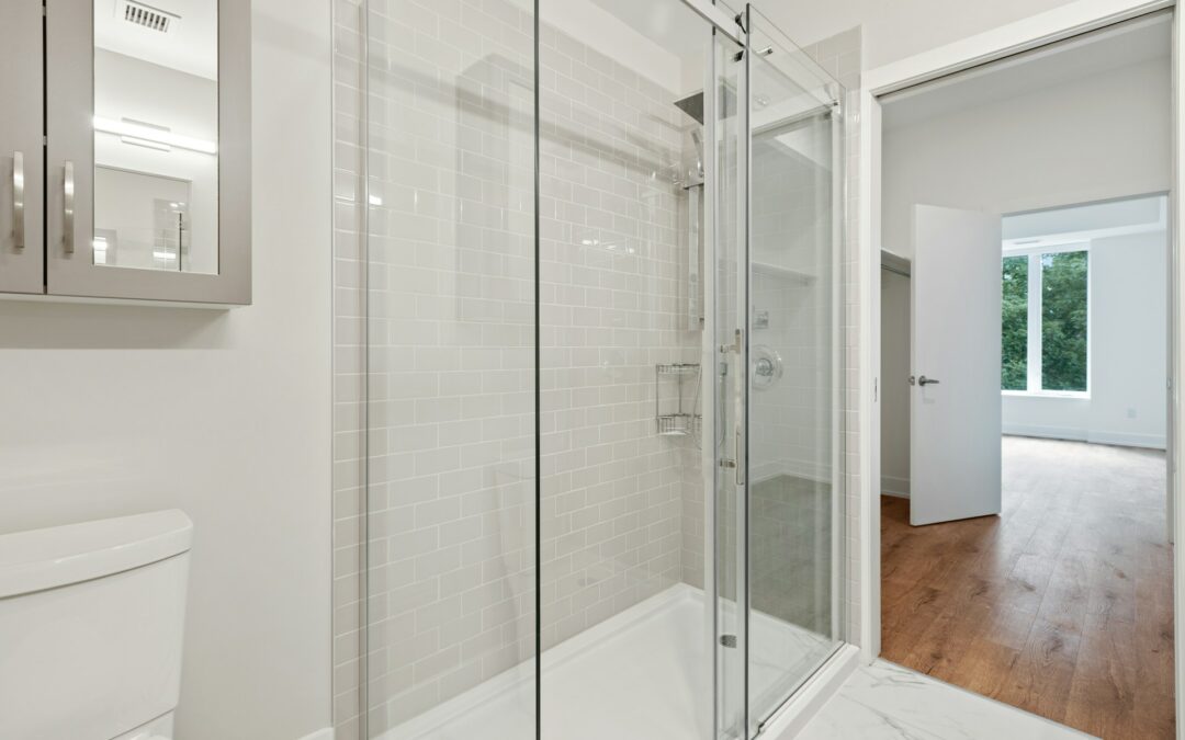Comment nettoyer un receveur de douche en résine blanche​ ?