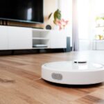 aspirateur robot avec cartographie sur du parquet