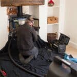 Installer un poêle à bois ou à granulés